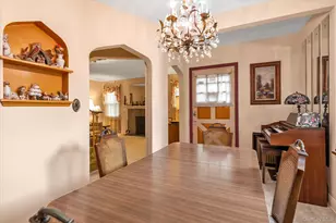 111 E Euclid St, Valley Stream, NY 11580 - Photo 3