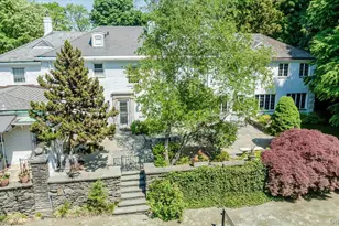 126 Station Rd, Great Neck, NY 11024 - Photo 39