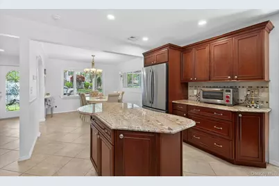 10 Wentworth Drive, Dix Hills, NY 11746 - Photo 11
