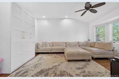 10 Wentworth Drive, Dix Hills, NY 11746 - Photo 29