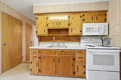 9 Robinson Street, Shoreham, NY 11786 - Photo 9
