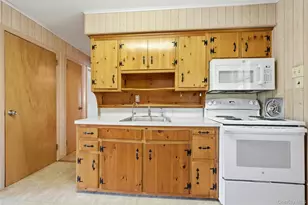9 Robinson St, Shoreham, NY 11786 - Photo 9
