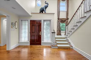 8 Briarfield Dr, Great Neck, NY 11020 - Photo 3