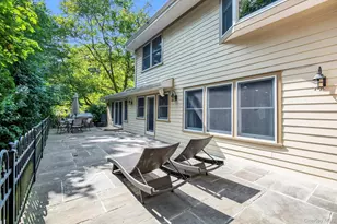 8 Briarfield Dr, Great Neck, NY 11020 - Photo 33