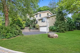 8 Briarfield Dr, Great Neck, NY 11020 - Photo 35