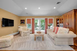 8 Briarfield Dr, Great Neck, NY 11020 - Photo 15