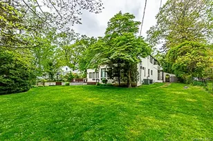 15 Mirrielees Rd, Great Neck, NY 11021 - Photo 17