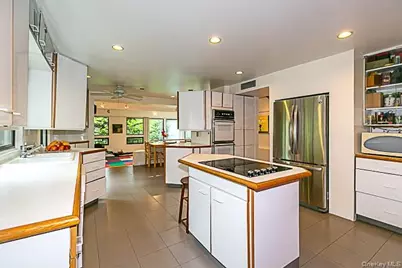 15 Mirrielees Road, Great Neck, NY 11021 - Photo 9
