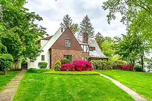 15 Mirrielees Rd, Great Neck, NY 11021 - Photo 3