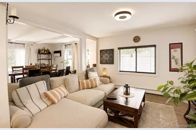 26 Sycamore Lane, Levittown, NY 11756 - Photo 9