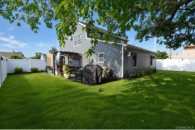 26 Sycamore Lane, Levittown, NY 11756 - Photo 29