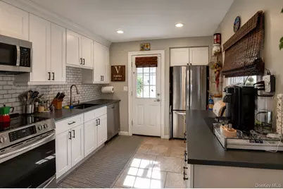26 Sycamore Lane, Levittown, NY 11756 - Photo 5