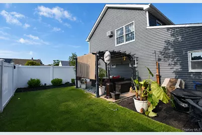 26 Sycamore Lane, Levittown, NY 11756 - Photo 27