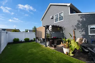 26 Sycamore Ln, Levittown, NY 11756 - Photo 27