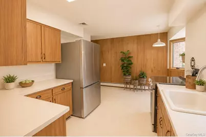 10 Camelot Lane, East Setauket, NY 11733 - Photo 17