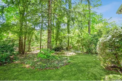 10 Camelot Lane, East Setauket, NY 11733 - Photo 33
