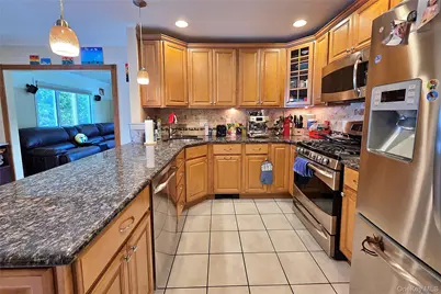 110 Briarwood Lane, Plainview, NY 11803 - Photo 13