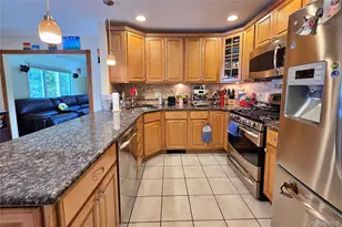 110 Briarwood Ln, Plainview, NY 11803 - Photo 13