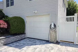 110 Briarwood Ln, Plainview, NY 11803 - Photo 5