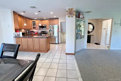 110 Briarwood Lane, Plainview, NY 11803 - Photo 9
