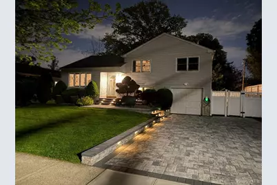 110 Briarwood Lane, Plainview, NY 11803 - Photo 35