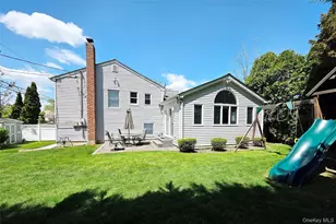 110 Briarwood Ln, Plainview, NY 11803 - Photo 33
