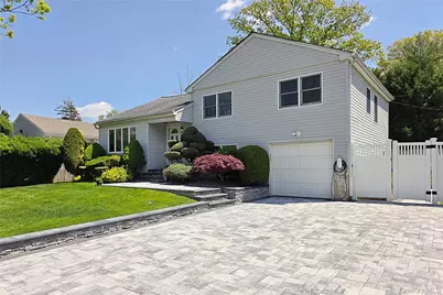 110 Briarwood Lane, Plainview, NY 11803 - Photo 3