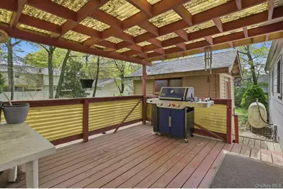 100 Avenue B, Holbrook, NY 11741 - Photo 27