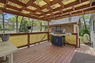 100 Avenue B, Holbrook, NY 11741 - Photo 27