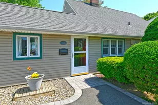 27 Blossom Ln, Levittown, NY 11756 - Photo 3