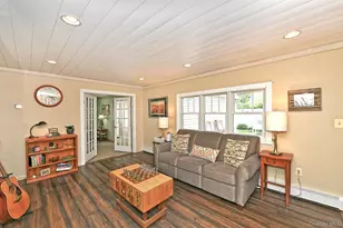 27 Blossom Ln, Levittown, NY 11756 - Photo 9