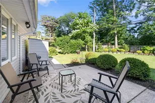 64 Arrow Ln, Hicksville, NY 11801 - Photo 13