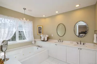 96 Fairway View Drive, Commack, NY 11725 - Photo 25