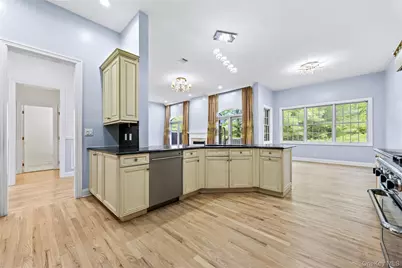 11 Belvedere Court, Manhasset, NY 11030 - Photo 11