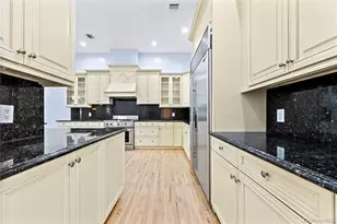 11 Belvedere Ct, Manhasset, NY 11030 - Photo 9