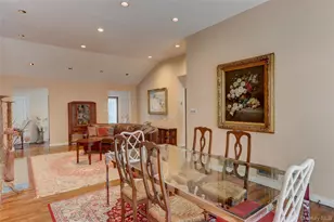 71 Knollwood Rd, Roslyn, NY 11576 - Photo 5