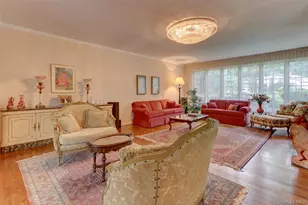 71 Knollwood Rd, Roslyn, NY 11576 - Photo 9