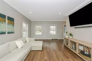 1246 Oakfield Ave, Wantagh, NY 11793 - Photo 5