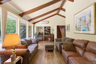 4 Meadowood Ct, Huntington, NY 11743 - Photo 5