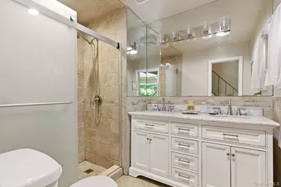 4 Meadowood Court, Huntington, NY 11743 - Photo 7