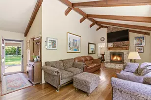 4 Meadowood Ct, Huntington, NY 11743 - Photo 3