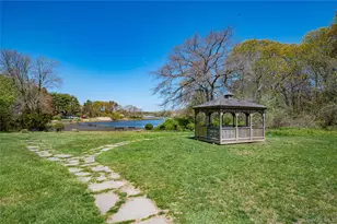 68 Artist Lake Dr, Middle Island, NY 11953 - Photo 19