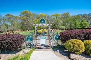 68 Artist Lake Dr, Middle Island, NY 11953 - Photo 17