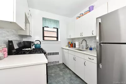 143-50 Hoover Avenue #416, Briarwood, NY 11435 - Photo 7