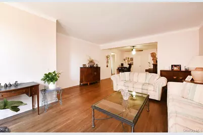 143-50 Hoover Avenue #416, Briarwood, NY 11435 - Photo 5