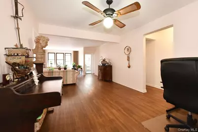 143-50 Hoover Avenue #416, Briarwood, NY 11435 - Photo 3