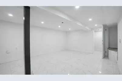 1148 E 211th Street, Bronx, NY 10469 - Photo 21