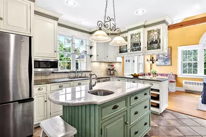 146 Onderdonk Avenue, Manhasset, NY 11030 - Photo 19