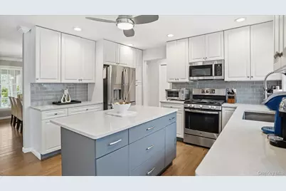 20 Stuart Court, Hampton Bays, NY 11946 - Photo 17