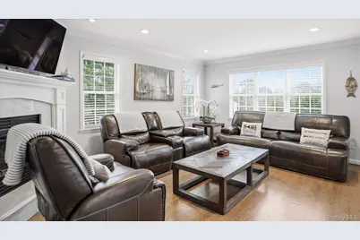 20 Stuart Court, Hampton Bays, NY 11946 - Photo 17